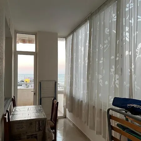 Ne Qerret Golem (Tirana)